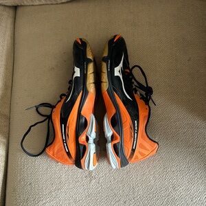 Size 9 volleyball shoes